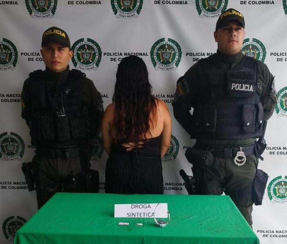 La joven, de 21 años, pretendía ingresar varias dosis de sustancias estupefacientes escondidas en un reloj a la estación de Policía de Chinchiná (Caldas). La joven, de 21 años, pretendía ingresar varias dosis de sustancias estupefacientes escondidas en un reloj a la estación de Policía de Chinchiná (Caldas).