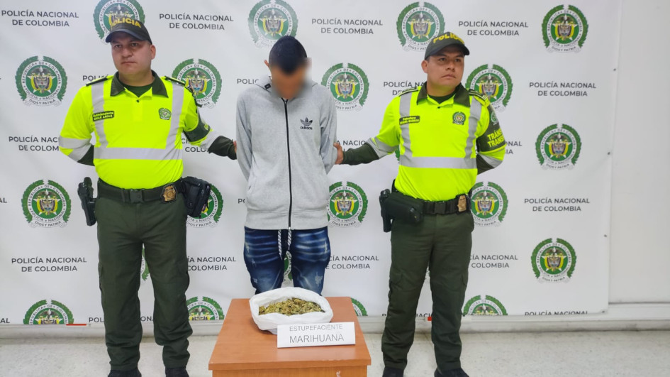 La Policía de Manizales capturó en flagrancia a un hombre en un puesto de prevención vial ubicado en la avenida Kevin Ángel. La Policía de Manizales capturó en flagrancia a un hombre en un puesto de prevención vial ubicado en la avenida Kevin Ángel.