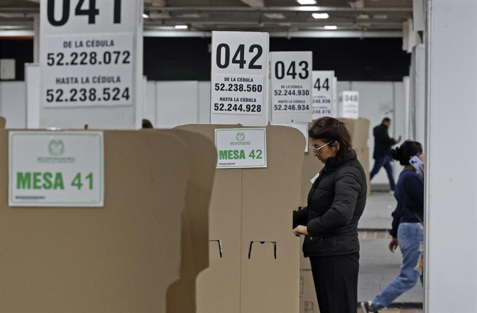 Puesto de votación en Bogotá. Puesto de votación en Bogotá.