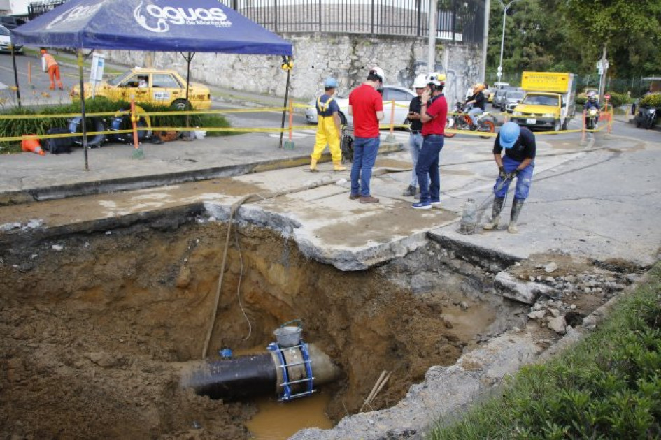 Aguas de Manizales trabaja en la reparación de la afectación desde la noche de este domingo 22 de octubre. Aguas de Manizales trabaja en la reparación de la afectación desde la noche de este domingo 22 de octubre.