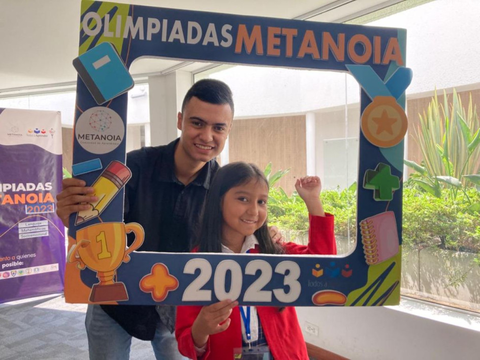 Sofía Hurtado Alzate, estudiante de la Escuela Nacional Auxiliares de Enfermería y campeona en las Olimpiadas Metanoia, junto a su hermano Juan Camilo Hurtado. Sofía Hurtado Alzate, estudiante de la Escuela Nacional Auxiliares de Enfermería y campeona en las Olimpiadas Metanoia, junto a su hermano Juan Camilo Hurtado.