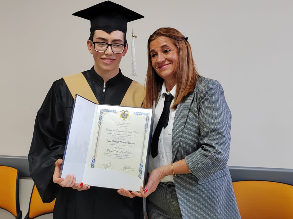 Juan Manuel Méndez Valencia recibió su título de bachiller en la clínica San Juan de Dios. Juan Manuel Méndez Valencia recibió su título de bachiller en la clínica San Juan de Dios.
