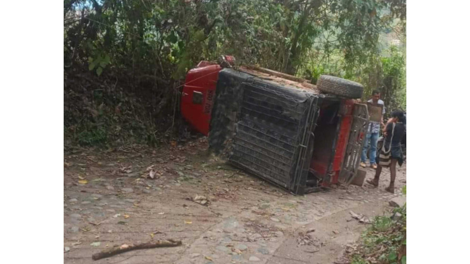 Al parecer, el vehículo, que transitaba por la vereda Palo Blanco de Anserma, presentaba fallas mecánicas en los frenos. No se registraron heridos. Al parecer, el vehículo, que transitaba por la vereda Palo Blanco de Anserma, presentaba fallas mecánicas en los frenos. No se registraron heridos.