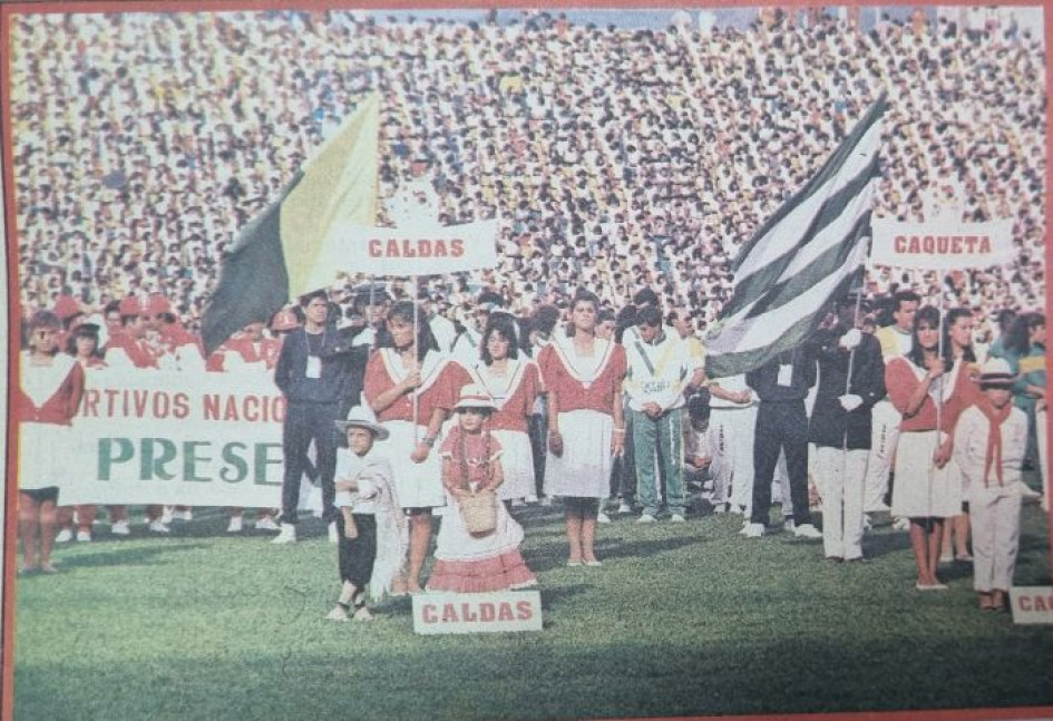 La delegación de Caldas en la inauguración de los XIII Juegos Deportivos Nacionales de 1988. El evento se realizó en el estadio Centenario de Armenia. La delegación de Caldas en la inauguración de los XIII Juegos Deportivos Nacionales de 1988. El evento se realizó en el estadio Centenario de Armenia.