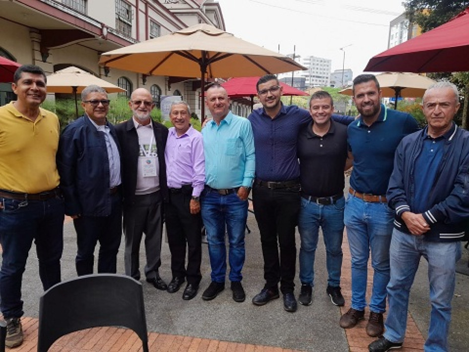 Varios líderes políticos y comunitarios de municipios de Caldas se reunieron para hablar de temas de empalme en la Gobernación, que asumirá Henry Gutiérrez. Varios líderes políticos y comunitarios de municipios de Caldas se reunieron para hablar de temas de empalme en la Gobernación, que asumirá Henry Gutiérrez.