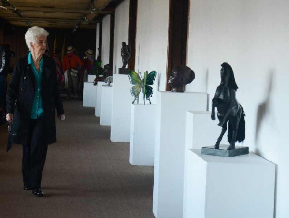 Beatriz Echeverri, artista caldense, en su exposición Mujeres, que se inaugura hoy a las 6:00 p.m. en el Fondo Cultural del Café. Beatriz Echeverri, artista caldense, en su exposición Mujeres, que se inaugura hoy a las 6:00 p.m. en el Fondo Cultural del Café.