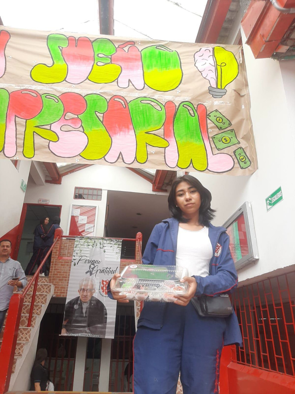 Estética, barbería, artesanías y productos comestibles son los emprendimientos que presentaron los estudiantes. Estética, barbería, artesanías y productos comestibles son los emprendimientos que presentaron los estudiantes.