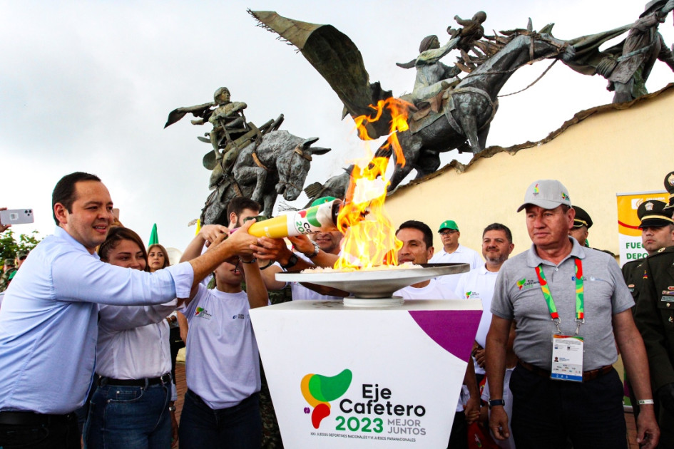 El fuego deportivo de los XXII Juegos Nacionales y VI Paranacionales llegó ayer a Manizales. Hizo tránsito entre la Media Torta de Chipre y el Monumento a los Colonizadores. Fue portado por atletas convencionales y paranacionales, y encendida por la karateca Sofía Cárdenas y el alcalde, Carlos Mario Marín. El fuego deportivo de los XXII Juegos Nacionales y VI Paranacionales llegó ayer a Manizales. Hizo tránsito entre la Media Torta de Chipre y el Monumento a los Colonizadores. Fue portado por atletas convencionales y paranacionales, y encendida por la karateca Sofía Cárdenas y el alcalde, Carlos Mario Marín.