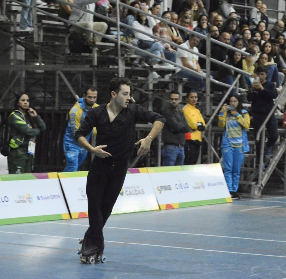 Gerónimo Gallo hace su presentación en la modalidad libre. Ganó medalla de bronce en el coliseo de la U. de Caldas. Hoy la programación empieza a las 12:30 p.m. Juegos Nacionales del 2023