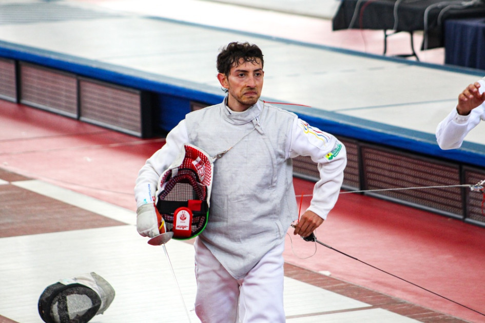 El esgrimista caldense Andrés Gómez aseguró que la derrota en octavos de final de florete mascu- lino le generó sinsabor. El esgrimista caldense Andrés Gómez aseguró que la derrota en octavos de final de florete mascu- lino le generó sinsabor.