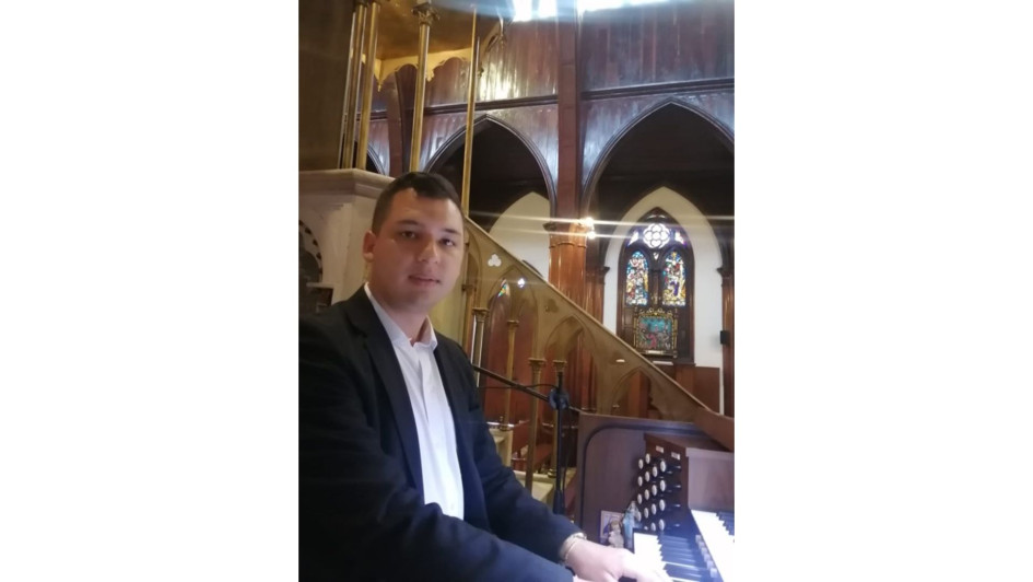 Juan Sebastián Palacio Zuluaga, organista de la Basílica de la Inmaculada Concepción. “Muchos encuentran alegría y consuelo en sus oraciones acompañadas de música del órgano para elevar sus oraciones con más fe y devoción”, dice. Juan Sebastián Palacio Zuluaga, organista de la Basílica de la Inmaculada Concepción. “Muchos encuentran alegría y consuelo en sus oraciones acompañadas de música del órgano para elevar sus oraciones con más fe y devoción”, dice.