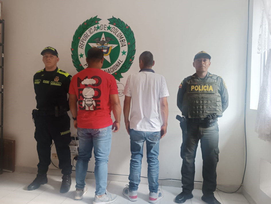 En la vereda Quebrada Larga, dos hombres se dedicaban a la extracción de mineral a cielo abierto, sin licencias. La Policía los capturó e incautó sus herramientas. En la vereda Quebrada Larga, dos hombres se dedicaban a la extracción de mineral a cielo abierto, sin licencias. La Policía los capturó e incautó sus herramientas.