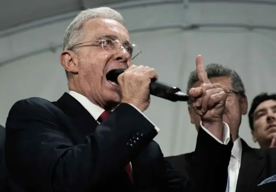 Álvaro Uribe Vélez. Álvaro Uribe Vélez.
