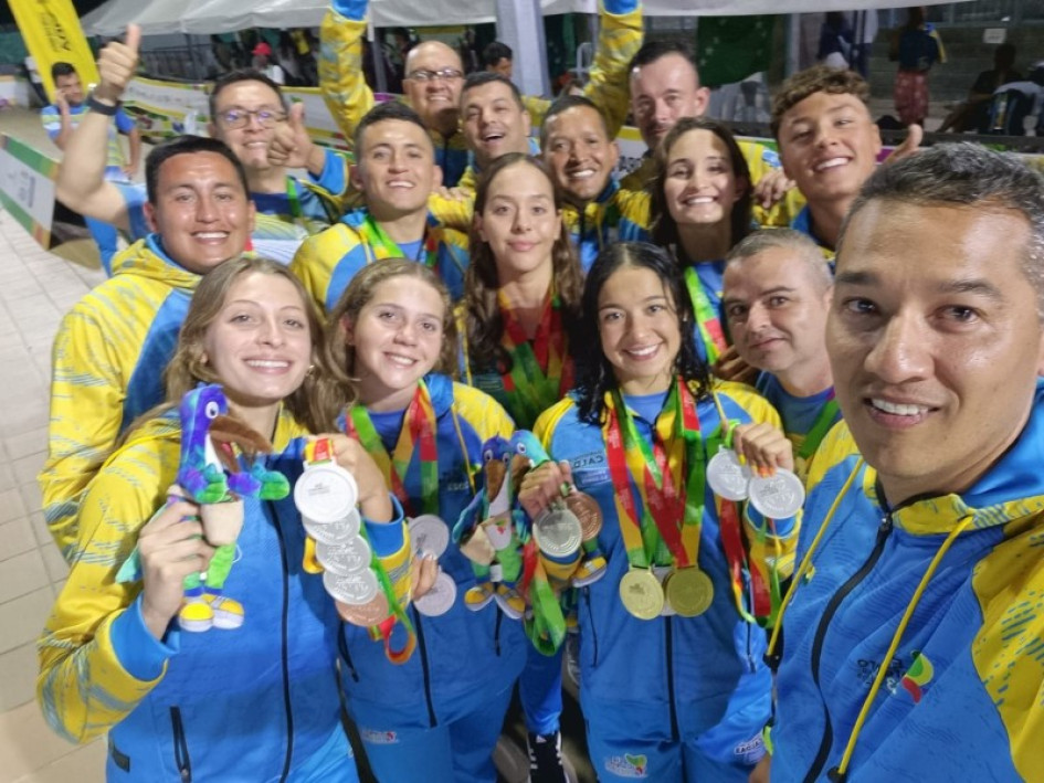 La selfie para el recuerdo con la natación de Caldas. Ganaron 19 medallas, 5 ellas de oro y se consolidaron como la mejor liga del departamento en los Juegos Nacionales que concluyeron ayer en el Eje Cafetero. La selfie para el recuerdo con la natación de Caldas. Ganaron 19 medallas, 5 ellas de oro y se consolidaron como la mejor liga del departamento en los Juegos Nacionales que concluyeron ayer en el Eje Cafetero.