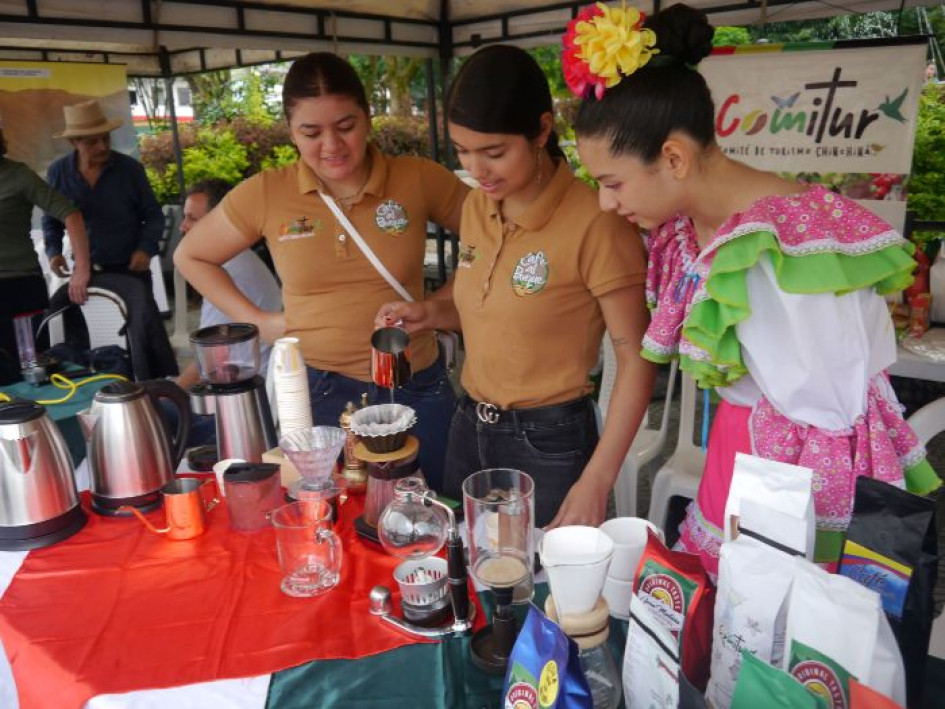 Un grupo de 35 famiempresarios de los municipios del Centrosur de Caldas y de Anserma y Aguadas expuso sus productos en la Primera Feria Gastronómica y Turística, que se llevó a cabo el fin de semana en Chinchiná. Un grupo de 35 famiempresarios de los municipios del Centrosur de Caldas y de Anserma y Aguadas expuso sus productos en la Primera Feria Gastronómica y Turística, que se llevó a cabo el fin de semana en Chinchiná.