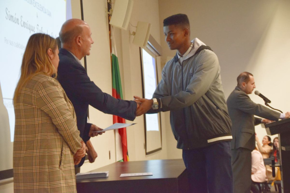 El rector de la Universidad Autónoma de Manizales les dio la bienvenida a los mejores estudiantes del Eje Cafetero.