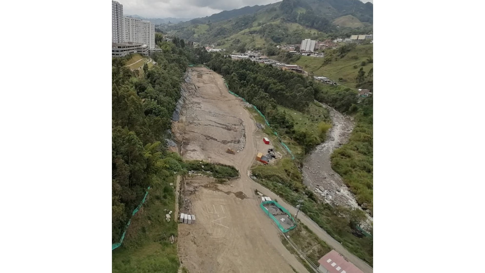 El cadáver lo hallaron a orillas del río Chinchiná, entre la Terminal de Transportes de Manizales y Villamaría. El cadáver lo hallaron a orillas del río Chinchiná, entre la Terminal de Transportes de Manizales y Villamaría.