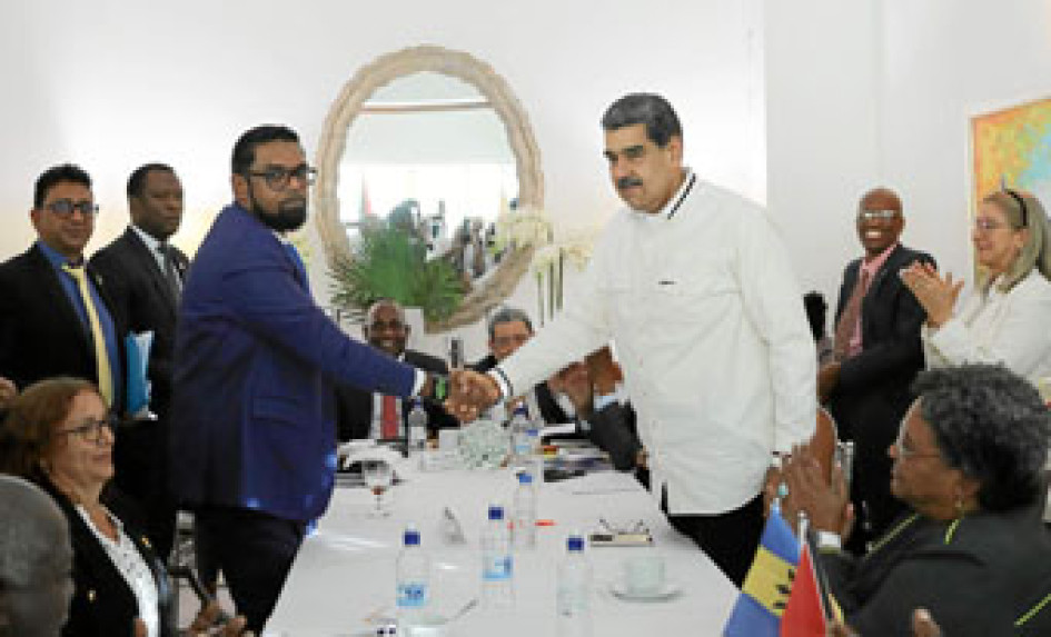 Foto | EFE | LA PATRIA Los presidentes de Guyana, Irfaan Ali, y de Venezuela, Nicolás Maduro, abordaron ayer en San Vicente y las Granadinas la disputa que mantienen sus respectivos países por la Guayana Esequiba. Foto | EFE | LA PATRIA Los presidentes de Guyana, Irfaan Ali, y de Venezuela, Nicolás Maduro, abordaron ayer en San Vicente y las Granadinas la disputa que mantienen sus respectivos países por la Guayana Esequiba.