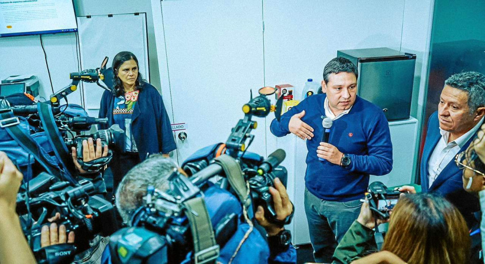 A dos días de la subasta 5G, el ministro de las TIC, Mauricio Lizcano, presentó ayer las instalaciones donde se llevará a cabo y cómo se adelantará este proceso en el que participarán cuatro operadores. A dos días de la subasta 5G, el ministro de las TIC, Mauricio Lizcano, presentó ayer las instalaciones donde se llevará a cabo y cómo se adelantará este proceso en el que participarán cuatro operadores.
