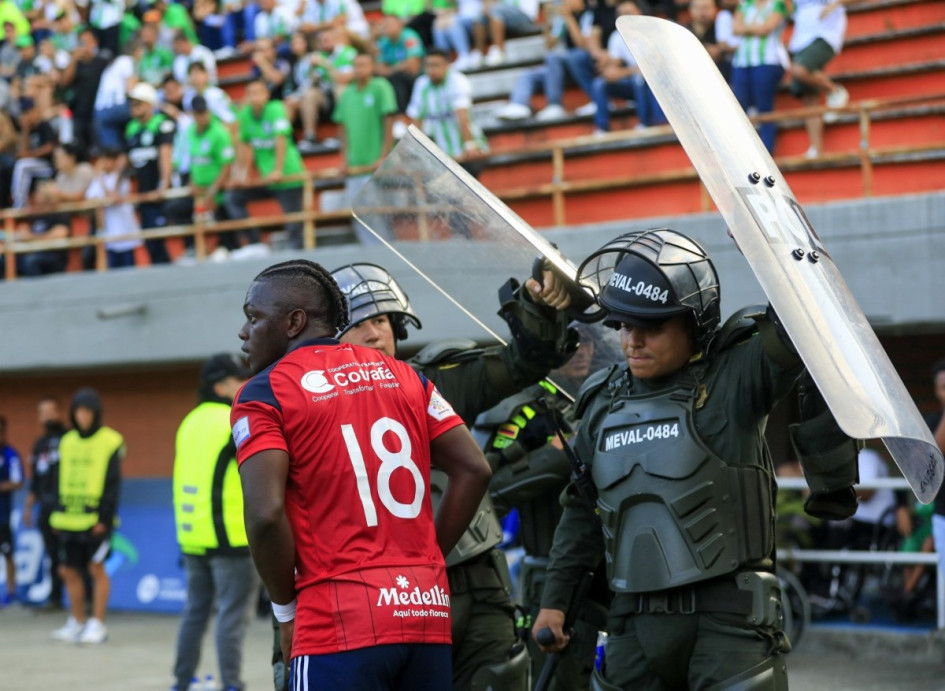 Dos partidos terminaron mal en la penúltima jornada de las semifinales de la Liga BetPlay: Cali - Junior y Nacional - Medellín. Dos partidos terminaron mal en la penúltima jornada de las semifinales de la Liga BetPlay: Cali - Junior y Nacional - Medellín.