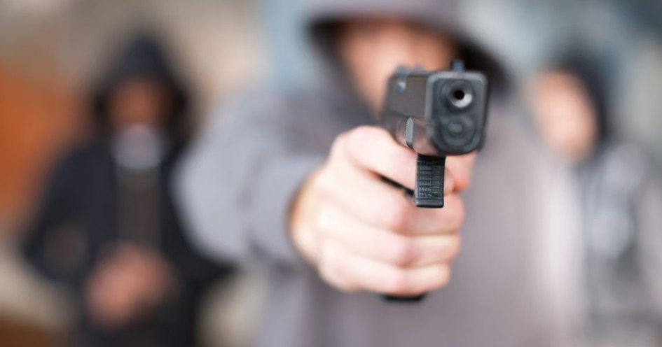 A un joven, identificado como Felipe Patiño, lo atacaron a bala. Ha habido siete homicidios en el año, tres de ellos en las últimas dos semanas. A un joven, identificado como Felipe Patiño, lo atacaron a bala. Ha habido siete homicidios en el año, tres de ellos en las últimas dos semanas.