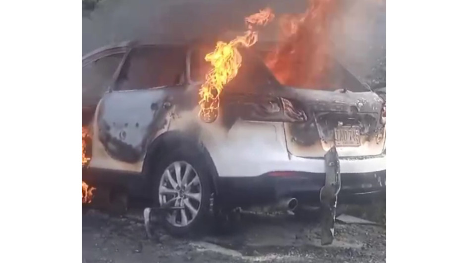 El incendio ocurrió en la vía Pácora - Castilla. El camión de bomberos no pudo extinguir el fuego por unas fallas que presentó.