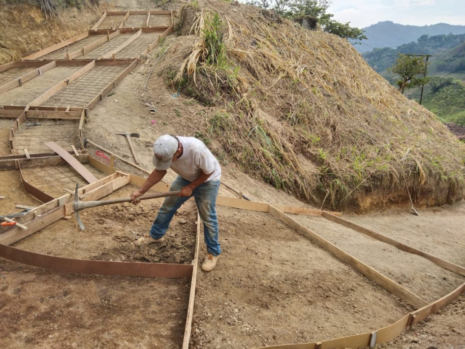 En un convenio con el Comité Cafeteros y la comunidad, la Alcaldía intervino vías en los seis corregimientos. En un convenio con el Comité Cafeteros y la comunidad, la Alcaldía intervino vías en los seis corregimientos.
