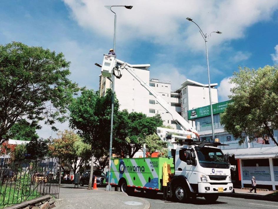 Los participantes en un sondeo de lapatria.com escogieron la renovación del alumbrado público de la ciudad como la obra más importante entregada que deja la saliente Administración de Manizales. Los participantes en un sondeo de lapatria.com escogieron la renovación del alumbrado público de la ciudad como la obra más importante entregada que deja la saliente Administración de Manizales.
