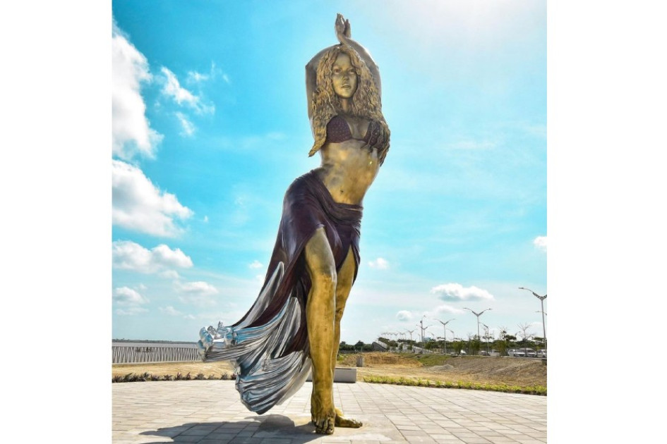 arranquilla rinde homenaje a Shakira con estatua de bronce de más de 6 metros arranquilla rinde homenaje a Shakira con estatua de bronce de más de 6 metros