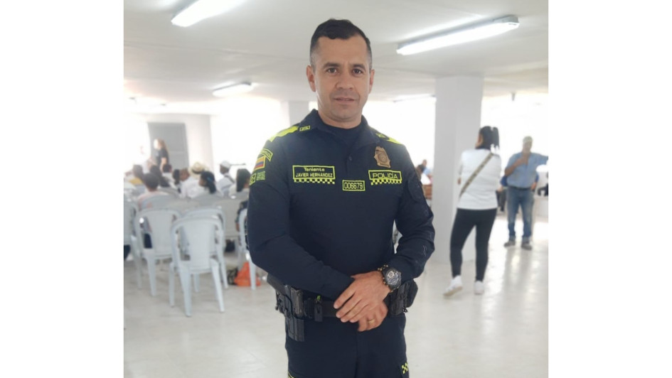 Teniente Javier Hernández, comandante de la estación de Policía de Marmato (Caldas). Teniente Javier Hernández, comandante de la estación de Policía de Marmato (Caldas).