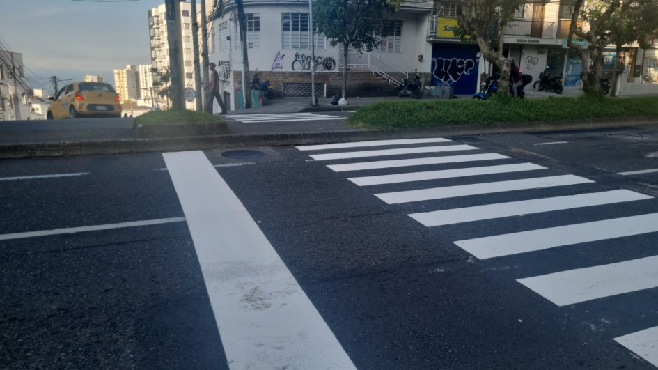 Esta cebra, sobre la avenida Santander de Manizales, quedó como la publicidad de cierto banco: en el lugar equivocado. Esta cebra, sobre la avenida Santander de Manizales, quedó como la publicidad de cierto banco: en el lugar equivocado.