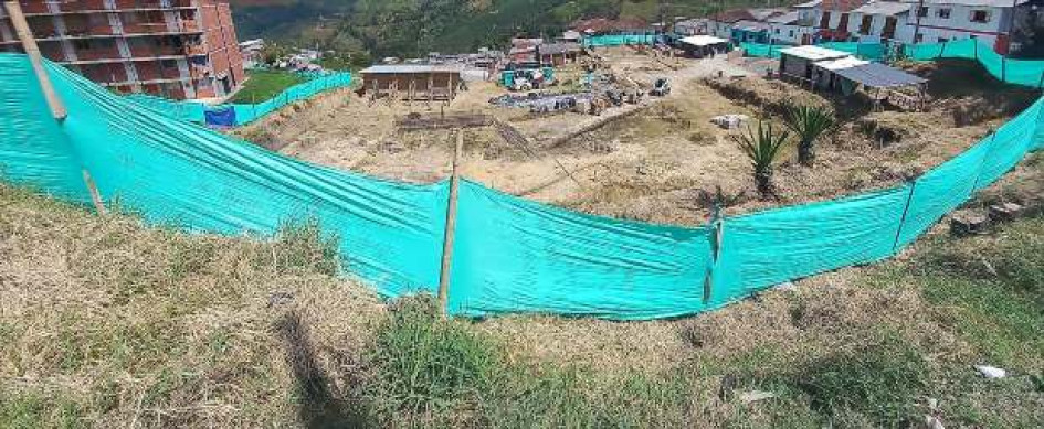 Los retrasos para terminar obras escolares en Colombia es otra de las inquietudes que plantea el senador caldense Guido Echeverri, ante el Gobierno nacional.    