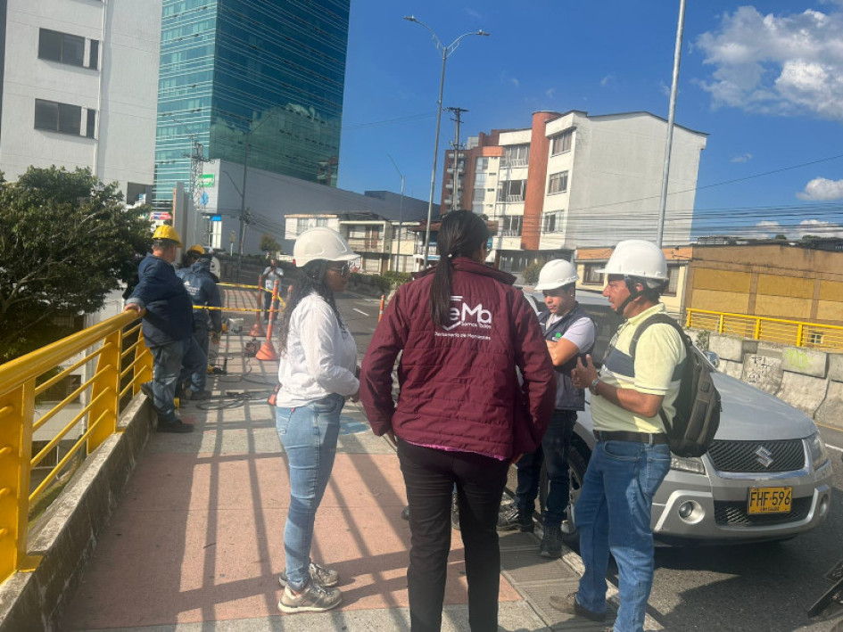 La obra pretende evitar los lanzamientos al vacío. Ayer visitaron el sitio algunos trabajadores y funcionarios. La obra pretende evitar los lanzamientos al vacío. Ayer visitaron el sitio algunos trabajadores y funcionarios.
