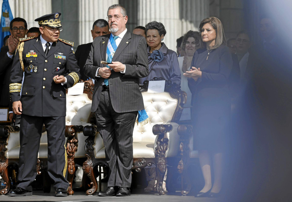 El nuevo presidente de Guatemala, Bernardo Arévalo, fue presentado como comandante de las Fuerzas Armadas. El nuevo presidente de Guatemala, Bernardo Arévalo, fue presentado como comandante de las Fuerzas Armadas.