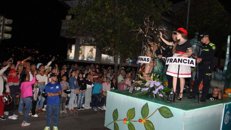 El Desfile de las Naciones fue el que tuvo más asistencia de los ciudadanos. El Desfile de las Naciones fue el que tuvo más asistencia de los ciudadanos.