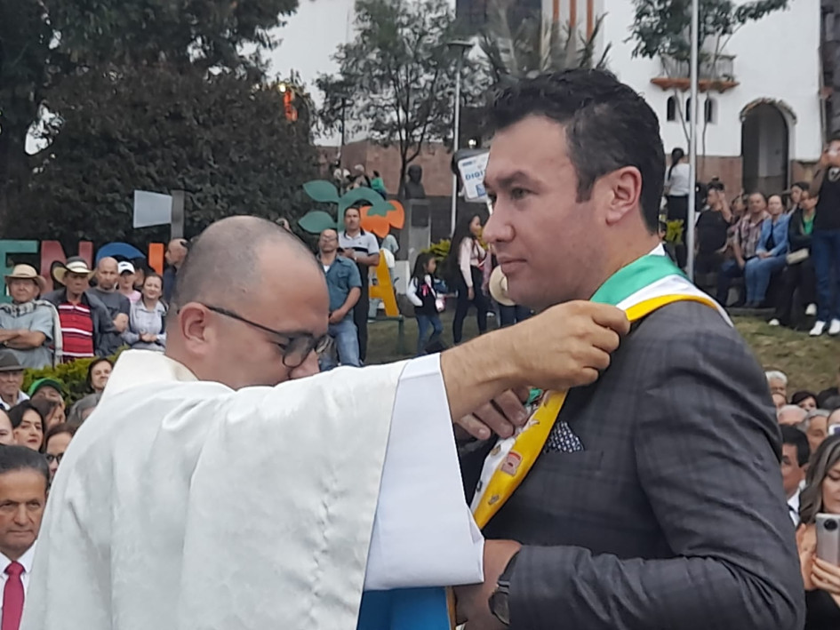 Jesús Iván Ospina Atehortúa, alcalde de Pensilvania (Caldas) para el periodo 2024-2027. Jesús Iván Ospina Atehortúa, alcalde de Pensilvania (Caldas) para el periodo 2024-2027.