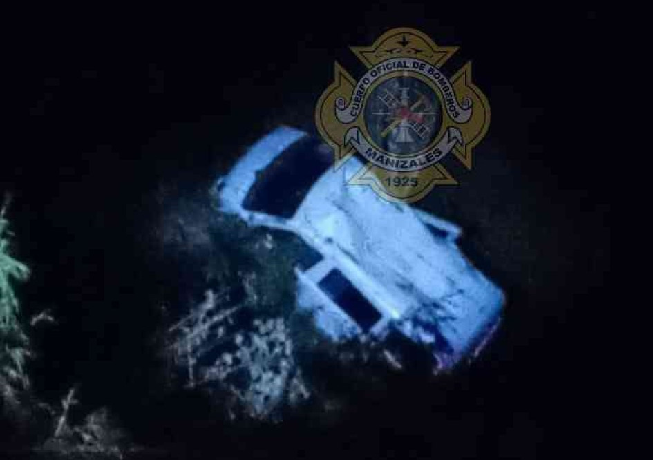 Vehículo se salió de la vía y rodó por una ladera en San Peregrino (Manizales) Vehículo se salió de la vía y rodó por una ladera en San Peregrino (Manizales)