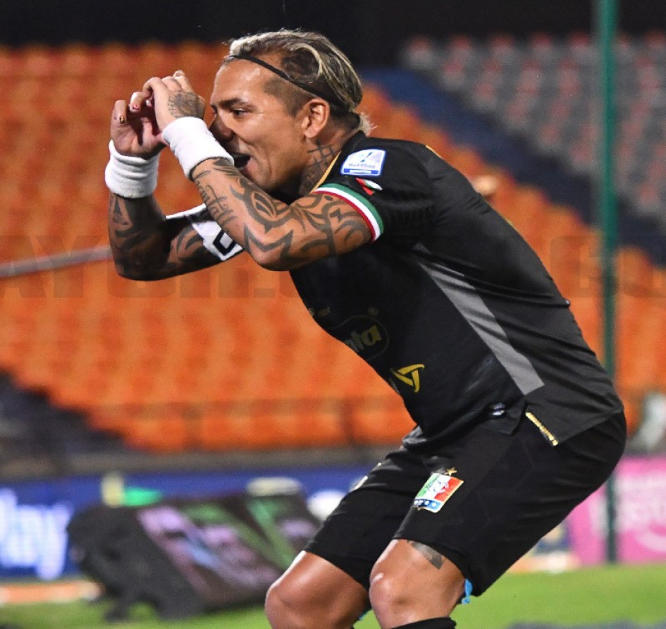 Dayro Moreno llega hoy al Palmaseca, de Palmira, con la intención de batir el récord y ser el máximo goleador del fútbol colombiano en toda su historia. Está a dos gritos de lograrlo. Dayro Moreno llega hoy al Palmaseca, de Palmira, con la intención de batir el récord y ser el máximo goleador del fútbol colombiano en toda su historia. Está a dos gritos de lograrlo.