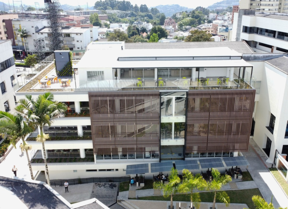 La Universidad Católica de Manizales inauguró ayer su Bloque C, en la conmemoración de sus siete décadas en la ciudad. La Universidad Católica de Manizales inauguró ayer su Bloque C, en la conmemoración de sus siete décadas en la ciudad.