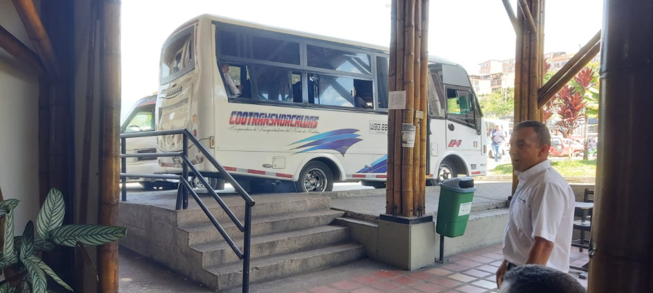 Los usuarios se quejan de las largas esperas, ante todo en la ruta Manizales-Neira. Los usuarios se quejan de las largas esperas, ante todo en la ruta Manizales-Neira.