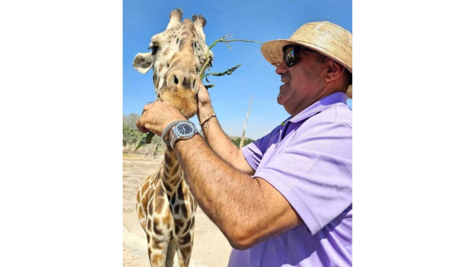 El gerente del Hospital Santa Sofía, Carlos Alberto Piedrahíta, estuvo de vacaciones en México, donde hasta alimentó a una jirafa en un safari. El gerente del Hospital Santa Sofía, Carlos Alberto Piedrahíta, estuvo de vacaciones en México, donde hasta alimentó a una jirafa en un safari.