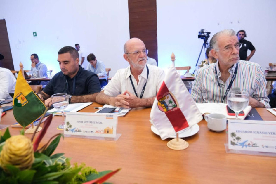 El gobernador de Caldas, Henry Gutiérrez, participó hasta ayer en la Primera Cumbre de Gobernadores Construyendo el desarrollo desde las regiones. El gobernador de Caldas, Henry Gutiérrez, participó hasta ayer en la Primera Cumbre de Gobernadores Construyendo el desarrollo desde las regiones.