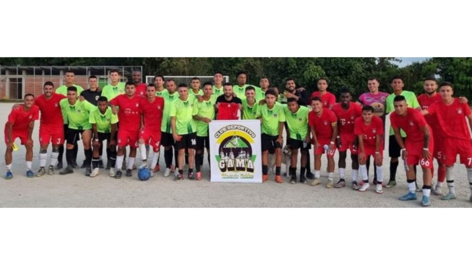 El equipo de Gama Riosucio Supía, en Sipirra, donde se presentó por primera vez. Hoy juega con Manizales FC. El equipo de Gama Riosucio Supía, en Sipirra, donde se presentó por primera vez. Hoy juega con Manizales FC.