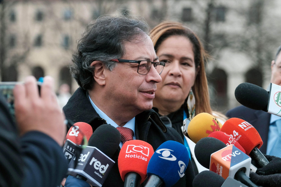 Gustavo Petro mientras habla con medios de comunicación hoy sábado en Múnich (Alemania) Gustavo Petro mientras habla con medios de comunicación hoy sábado en Múnich (Alemania)