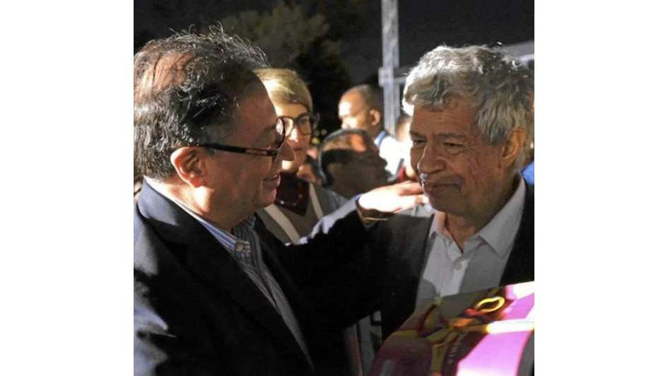 Gustavo Petro sale de Jorge Iván González, quien se encargo del Plan Nacional de Desarrollo, de los pilares del Gobierno. Gustavo Petro sale de Jorge Iván González, quien se encargo del Plan Nacional de Desarrollo, de los pilares del Gobierno.