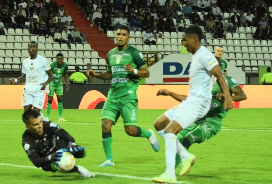 Alejandro García volvió a ser titular con el Once Caldas después de su paso por la Selección Colombia Sub-23 en el Preolímpico de Venezuela. Le faltó claridad para conducir al equipo a la victoria ante La Equidad. Alejandro García volvió a ser titular con el Once Caldas después de su paso por la Selección Colombia Sub-23 en el Preolímpico de Venezuela. Le faltó claridad para conducir al equipo a la victoria ante La Equidad.