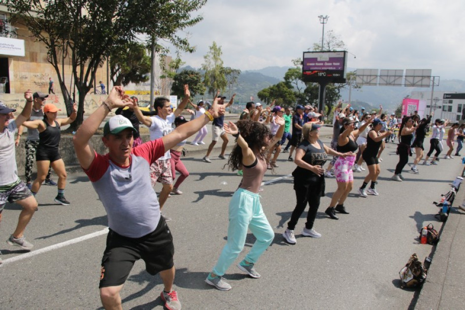 La ciclovía por la avenida Santander, ahora llamada recrevía, es de las principales actividades deportivas del domingo en la mañana en Manizales. La de este 4 de febrero es la segunda del 2024. La ciclovía por la avenida Santander, ahora llamada recrevía, es de las principales actividades deportivas del domingo en la mañana en Manizales. La de este 4 de febrero es la segunda del 2024.