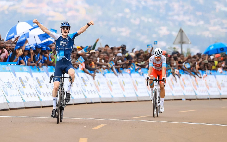 'Pácora', como es conocido Jhónatan Restrepo (derecha), ocupó el segundo lugar de la etapa de este viernes y es tercero en la general del Tour de Ruanda, que termina el domingo. El ganador de la jornada fue el inglés Joseph Blackmore. 'Pácora', como es conocido Jhónatan Restrepo (derecha), ocupó el segundo lugar de la etapa de este viernes y es tercero en la general del Tour de Ruanda, que termina el domingo. El ganador de la jornada fue el inglés Joseph Blackmore.
