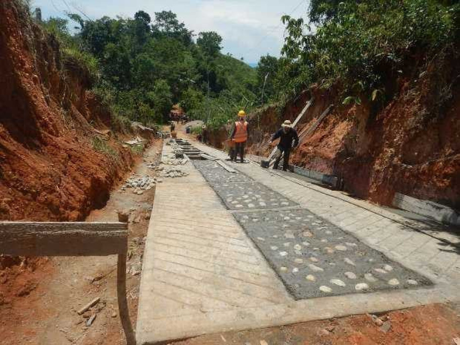 Entre la vereda Miraflores y el sector de Vellavista se construye por estos días una placa huella. Los trabajos obligan a mantener cerrada la vía por un mes. Entre la vereda Miraflores y el sector de Vellavista se construye por estos días una placa huella. Los trabajos obligan a mantener cerrada la vía por un mes.