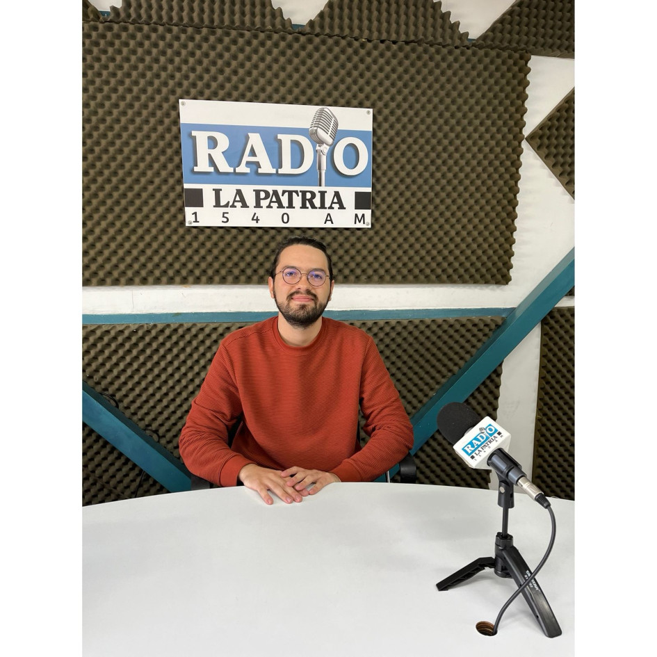 Alejandro Sánchez, escritor del libro Canasta Familiar. Alejandro Sánchez, escritor del libro Canasta Familiar.